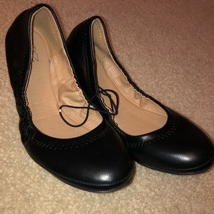 BLACK FLATS